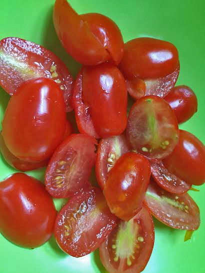 Halve tomatoes