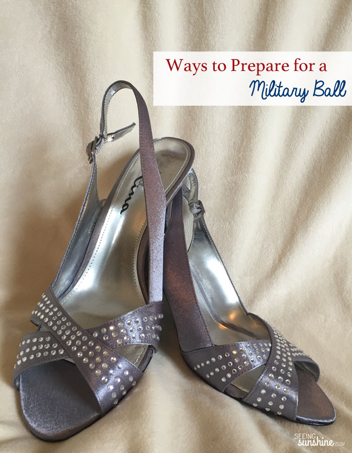 Prepare for your military ball with these tips and a list of things to do to get ready.
