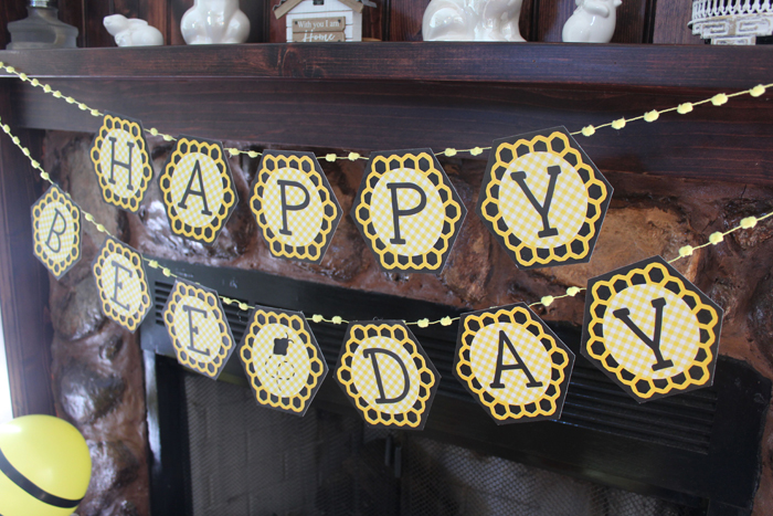 Check out all the details of this bee-day party!