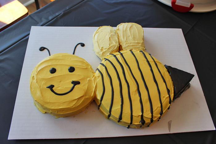 Check out this cake for a bee-day party!