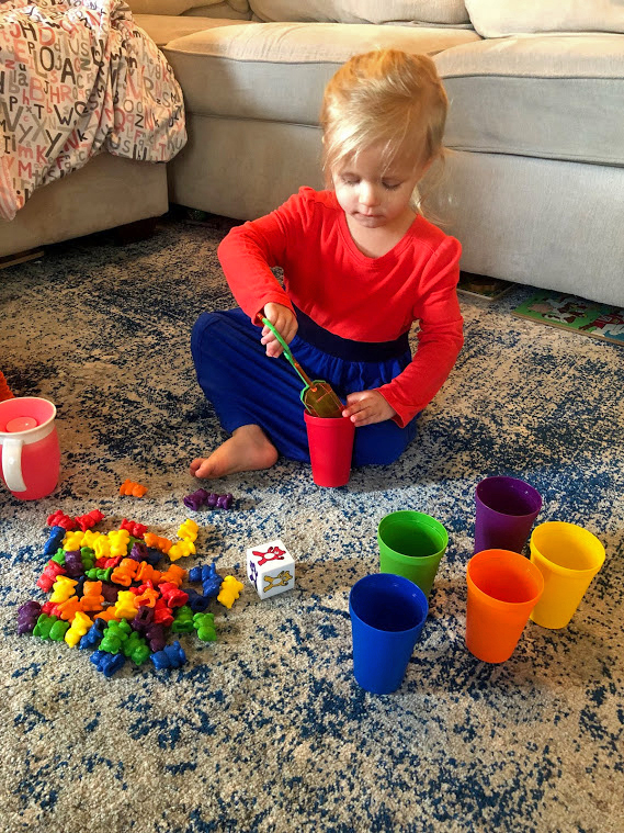 These rainbow counting and sorting bears keep my toddler busy while I nurse my baby. Here are other ideas too!